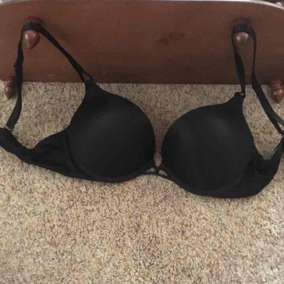Black Bombshell 34B