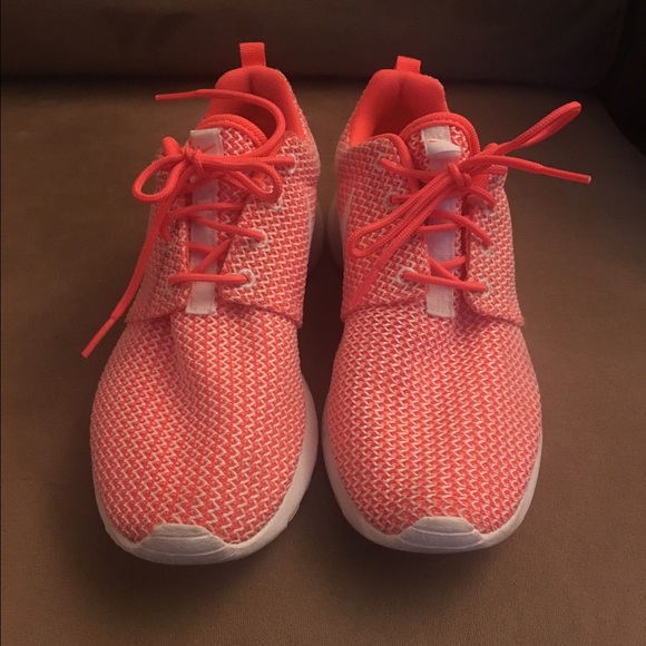 Women's Nike Roshe Run! - Picture 2 of 2