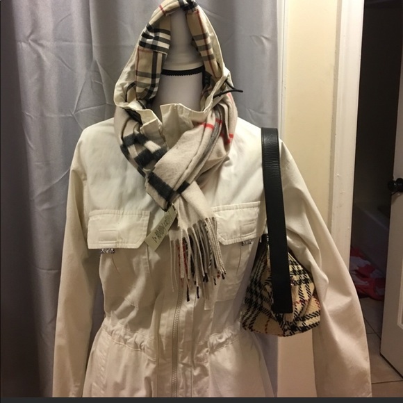 1 HR price drop‼️Burberry bag. Classic and cute. - Picture 3 of 3