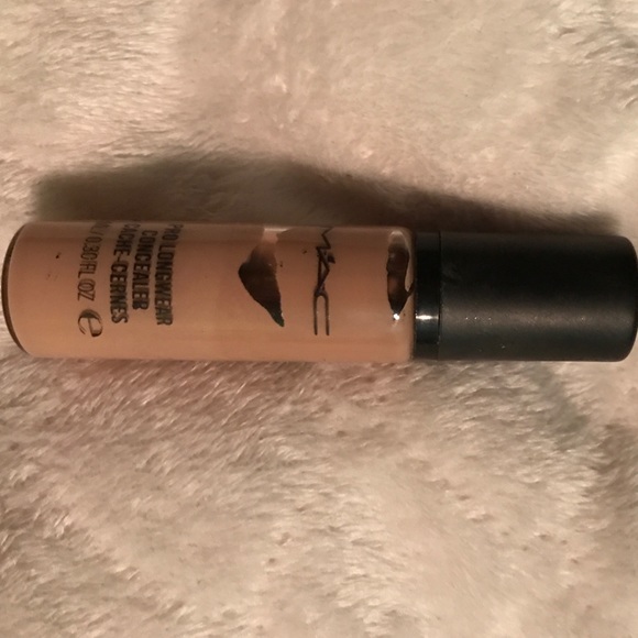 Mac Pro long wear concealer