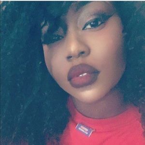 Meet your Posher, Ebony