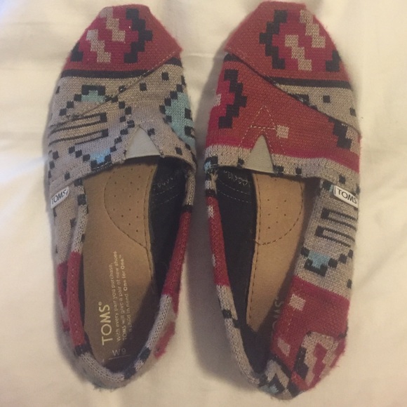Tom's tribal print shoes