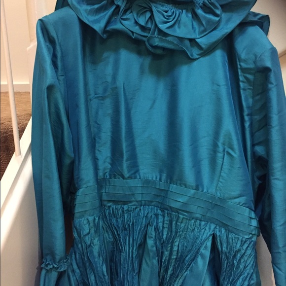 Elegant Satin Jacket With Matching Shell - image 3