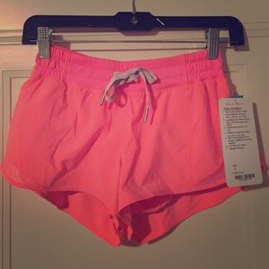 Lululemon Hotty Hot short in flashlight