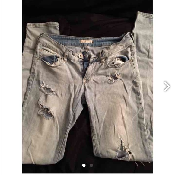 Bullhead Destructed Skinny Jeans - Picture 1 of 2