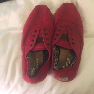 Toms red cordones slip on shoes- barely worn