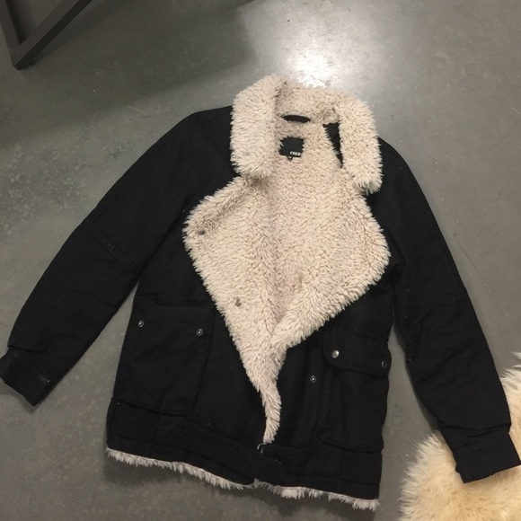Aritzia Jackets & Blazers - Aritzia Wilfred Free Sherpa Jacket