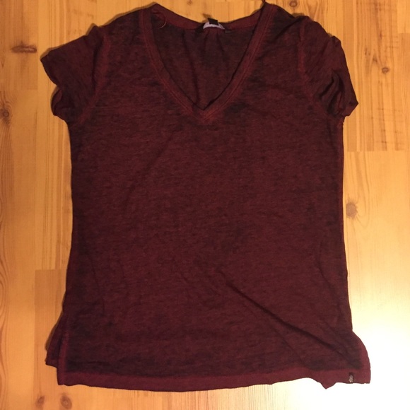 Short sleeve maroon shirt