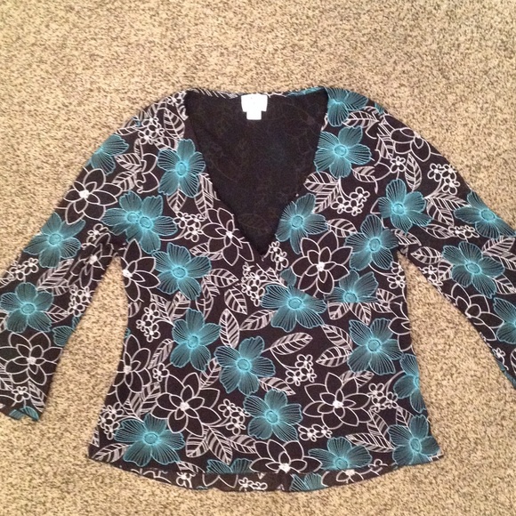 Apt. 9 Tops - Ladies low Vneck 3/4 sleeve top 🌟Final Price🌟