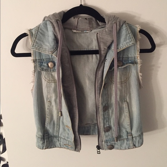 Cropped Jean Jacket - Picture 1 of 2
