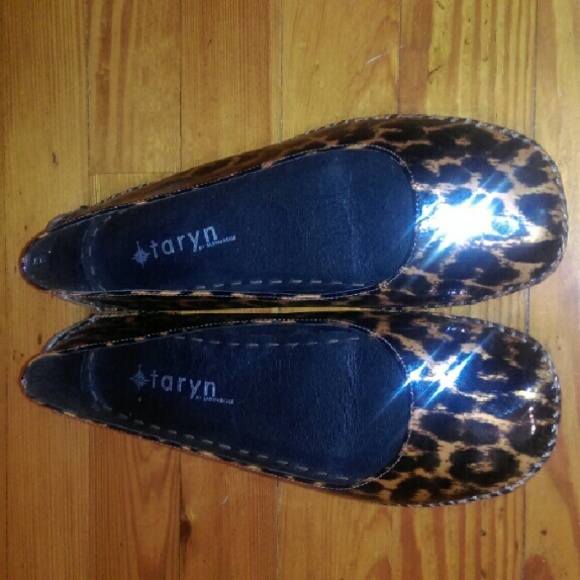 Taryn Shoes - SOLD...Taryn size 7.5 Patent Animal Print Flats