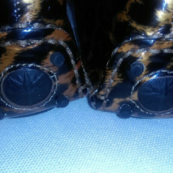SOLD...Taryn size 7.5 Patent Animal Print Flats - Picture 4 of 4