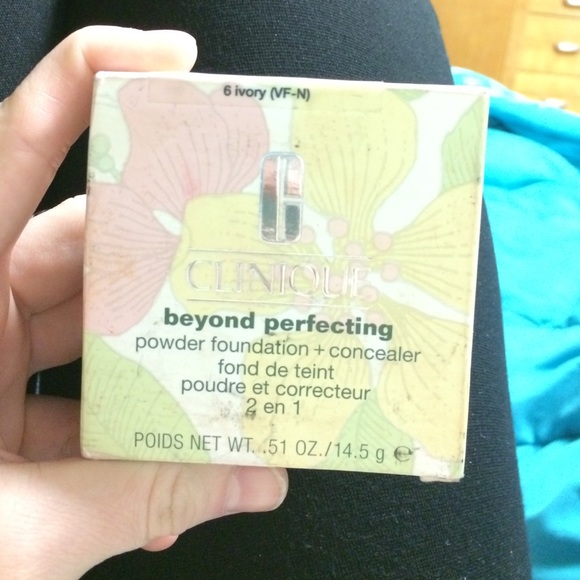 Clinique beyond perfecting powder foundation