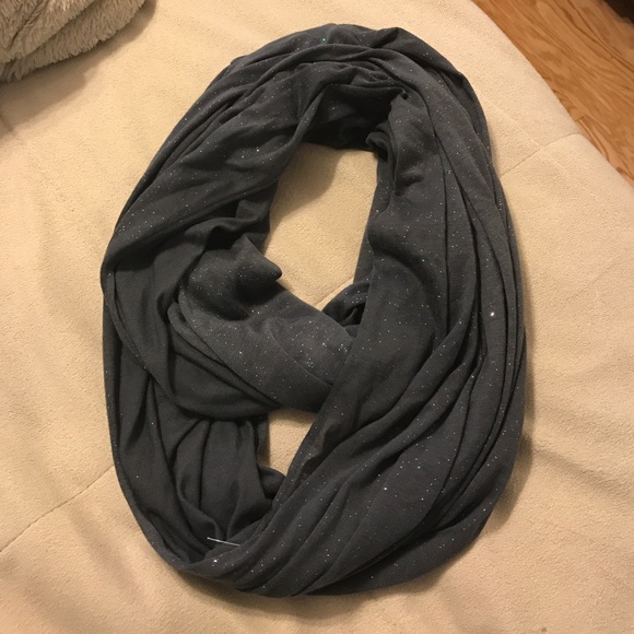 Steve Madden | Infinity Scarf