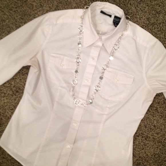 New York & Company Tops - 🌟🌟FINAL SALE🌟🌟 Crisp white button down shirt
