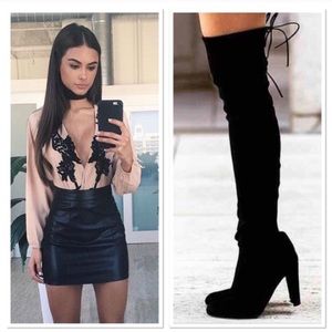 ✨Gorgeous black knee high boots✨