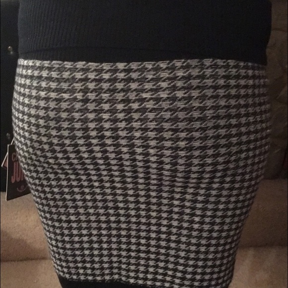 Skirt - Picture 2 of 4