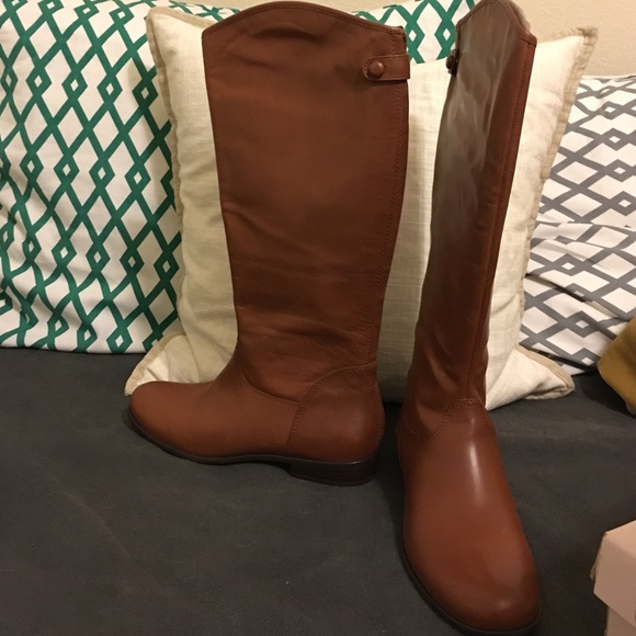 Beautiful camel color to ding boots