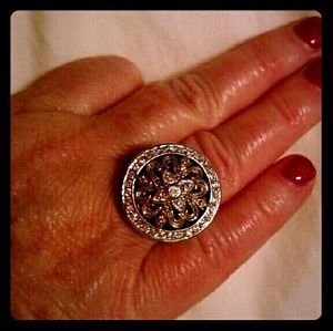 FREE WITH PURCHASE ❤ Gold & Silver plated Ring