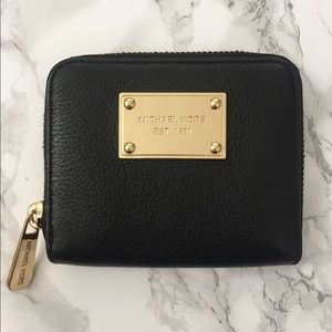 Michael Kors Zip Around Bifold Wallet