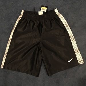 Nike boys basketball shorts.  black. Size S. new