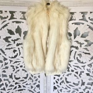 Cream faux Fur zipper vest