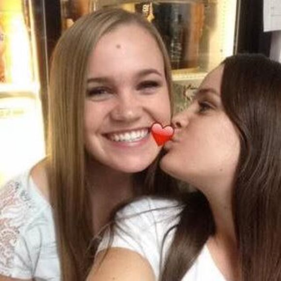 Meet your Posher, Danielle - Picture 1 of 1