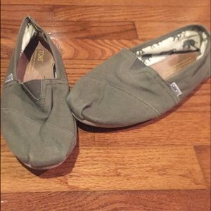 Olive Green Toms