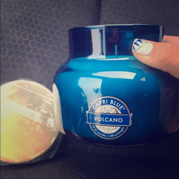 Anthropologie 19oz candle