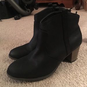 Old Navy black ankle booties