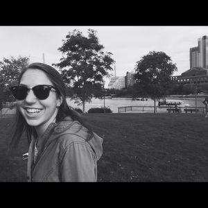 Meet your Posher, Elise