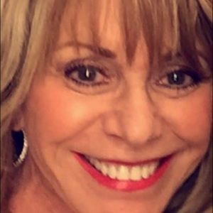Meet your Posher, Cynthia