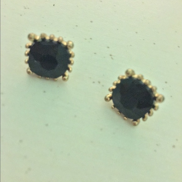 small black earrings - Picture 3 of 3