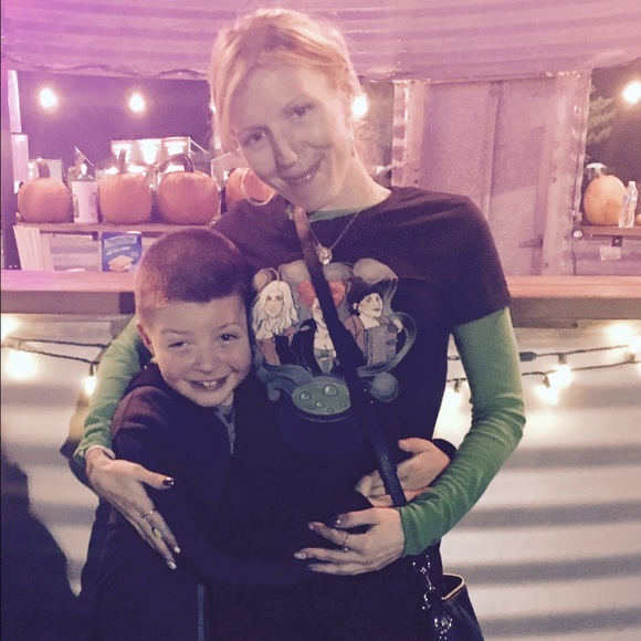 Jackie, Hi Every1! Tryn 2 make $ 4 Xmas 4 my son! - Picture 2 of 3