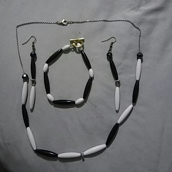 Jewelry - Picture 4 of 4