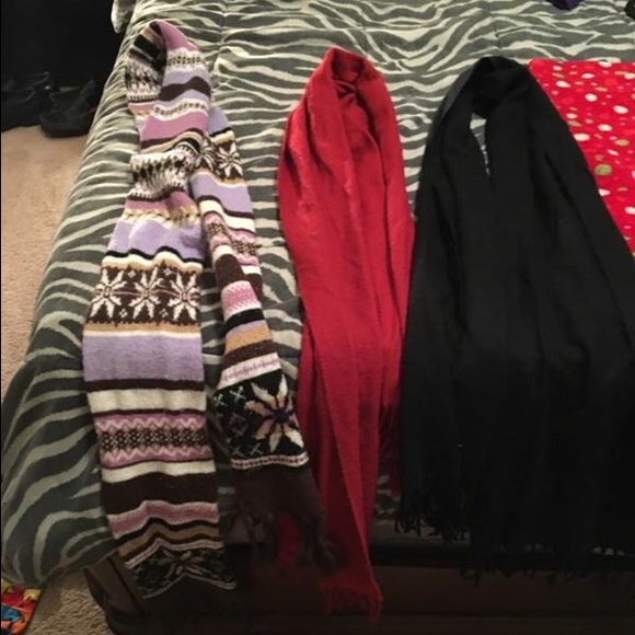 Scarf lot - Picture 2 of 2