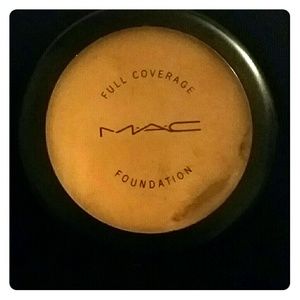 Mac full coverage foundation NC30