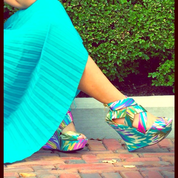 Multi-color Wedges 🎀 ✨ Make an offer😊