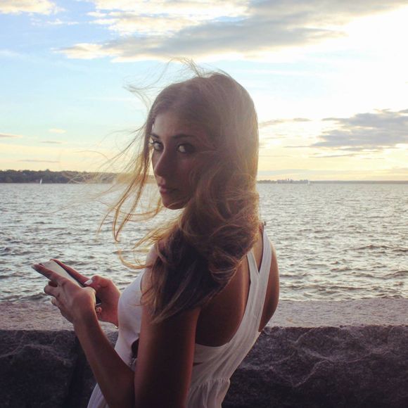 Meet your Posher, Ariana - Picture 1 of 1