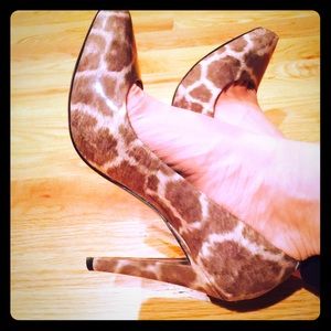Animal print Vince Camuto heels