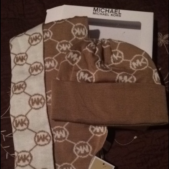Michael kors scarf and hat
