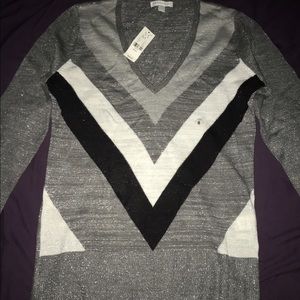 NWT New York & Company Vneck Sweater size Small