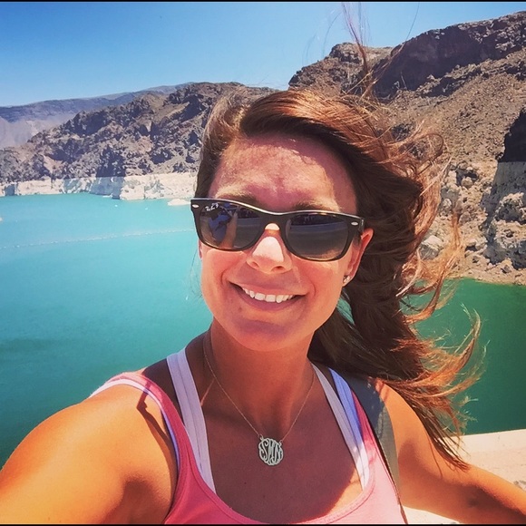 🙌🏼 Meet your Posher 🙌🏼 Stephanie 😃🤗 - Picture 2 of 7