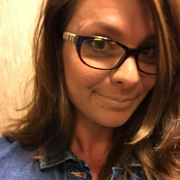 🙌🏼 Meet your Posher 🙌🏼 Stephanie 😃🤗 - Picture 4 of 7