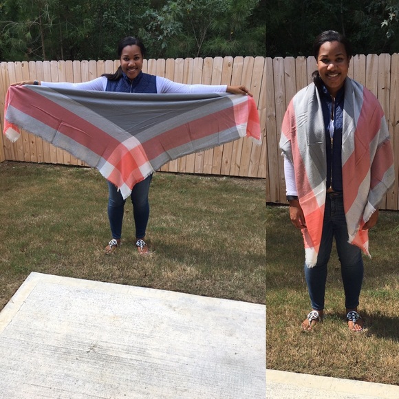 Red/ Blue Plaid Blanket Scarf ๐HP๐ - Picture 4 of 4