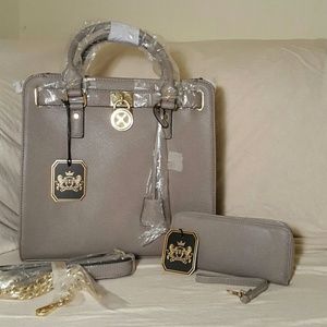 Purse with clutch