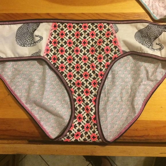 NWT Victoria Secret hiphugger panties. Size XL - Picture 2 of 4