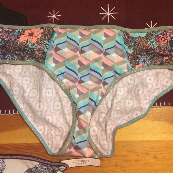 NWT Victoria Secret hiphugger panties. Size XL - Picture 3 of 4
