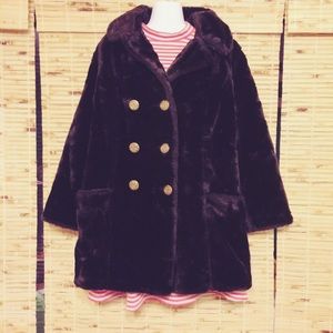 Beautifully Detailed Vintage Faux Fur Coat!