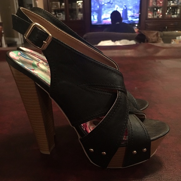 Black open toe casual heels - Picture 3 of 4